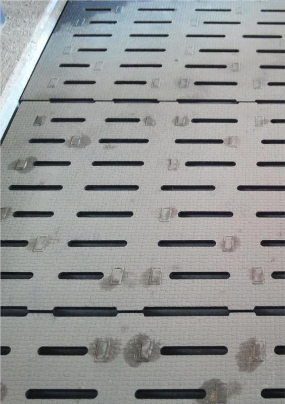 Gummimattor på betongspalt